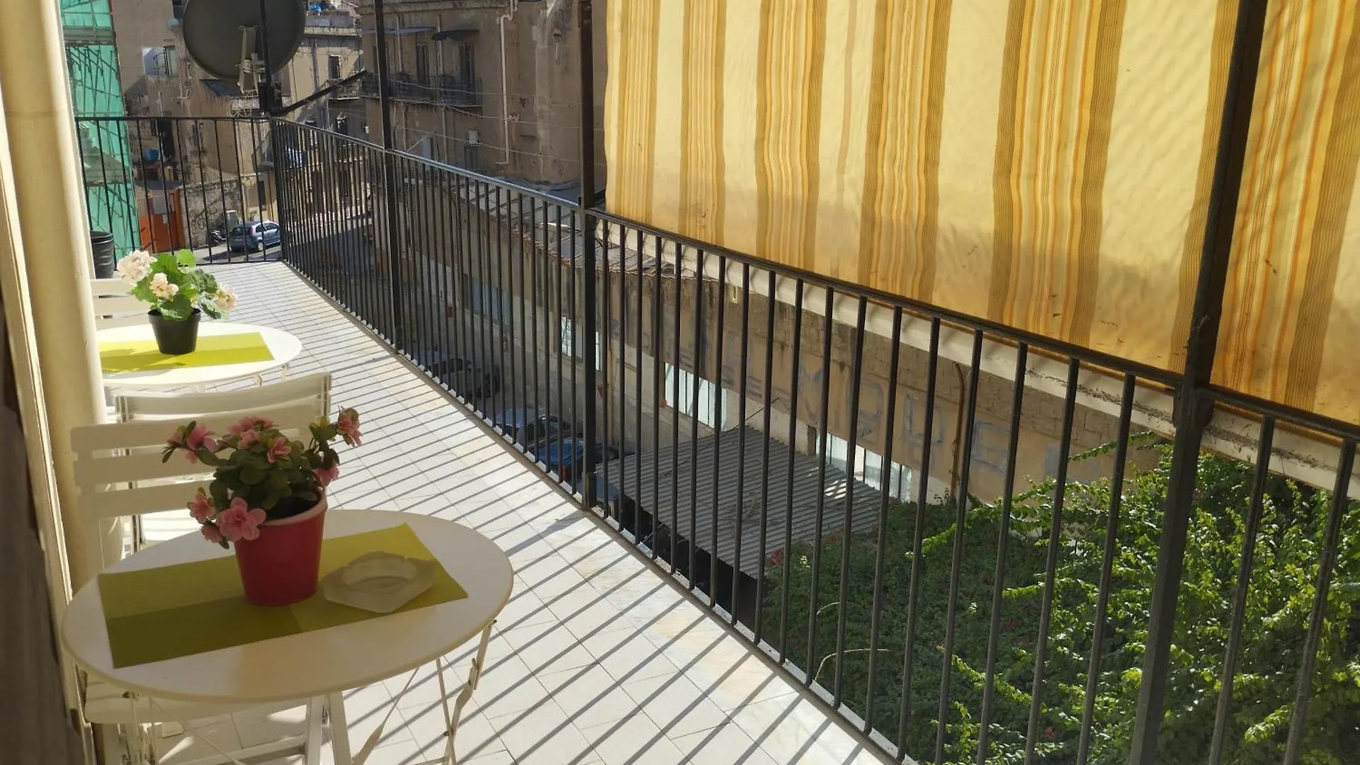 Appartamento La Casa Di Nana In Centro Palermo 0*,